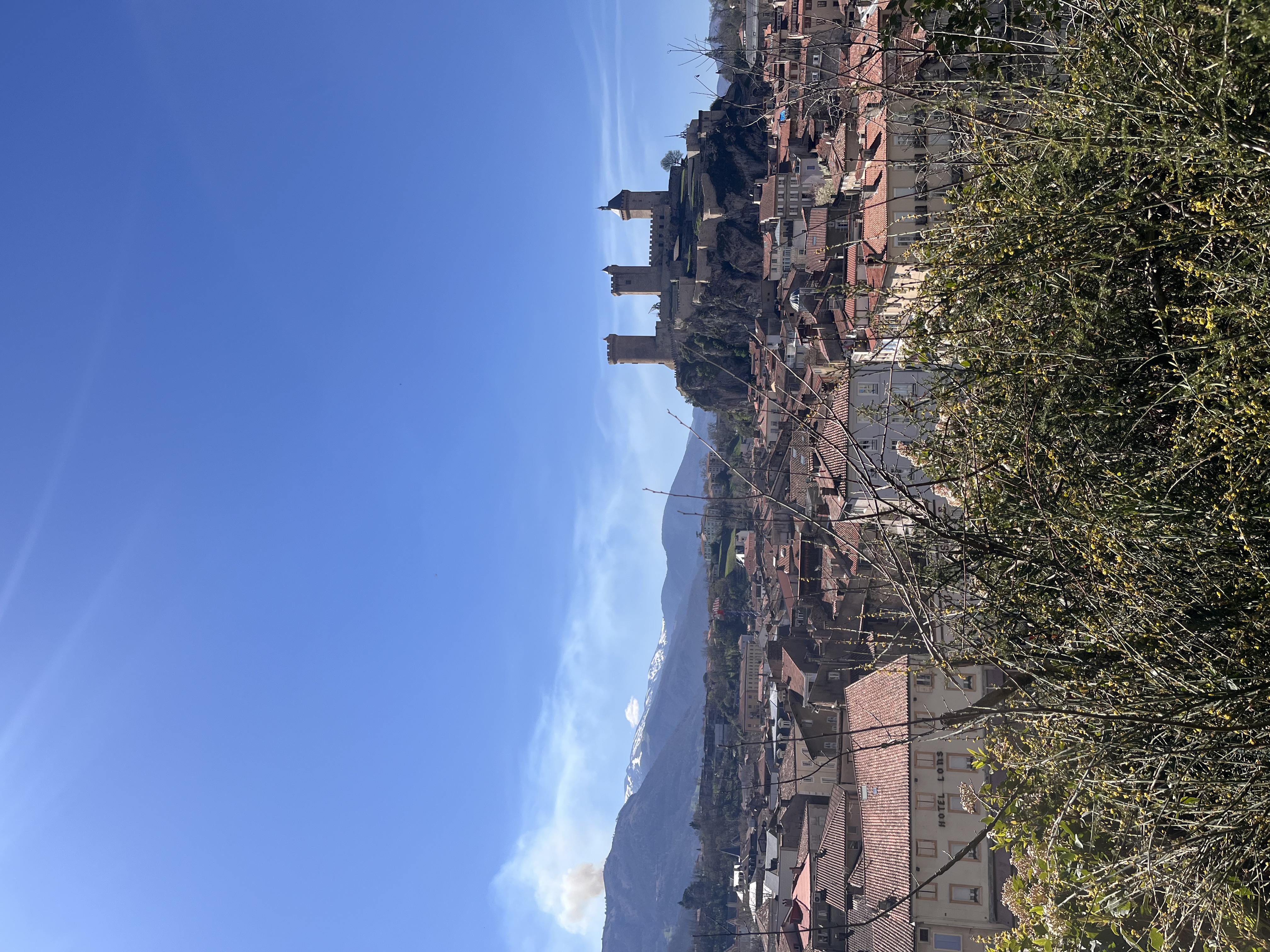 Le Château de Foix dominant la ville